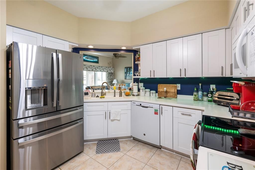 For Sale: $299,900 (2 beds, 2 baths, 1140 Square Feet)