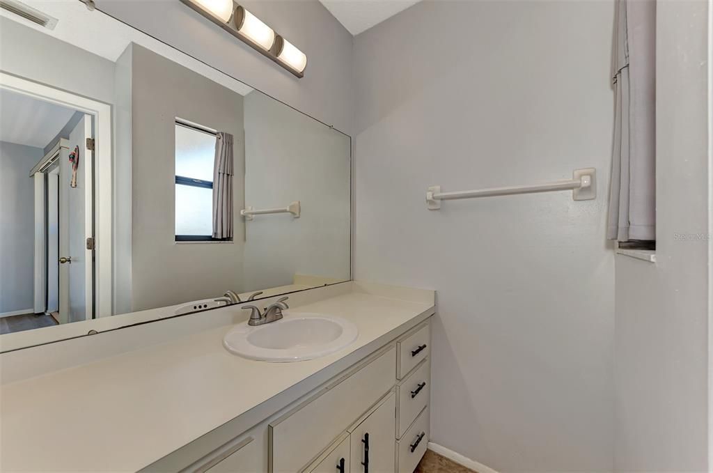 For Sale: $184,800 (2 beds, 2 baths, 1218 Square Feet)