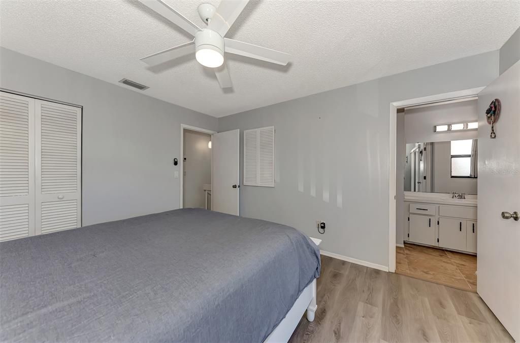 For Sale: $184,800 (2 beds, 2 baths, 1218 Square Feet)