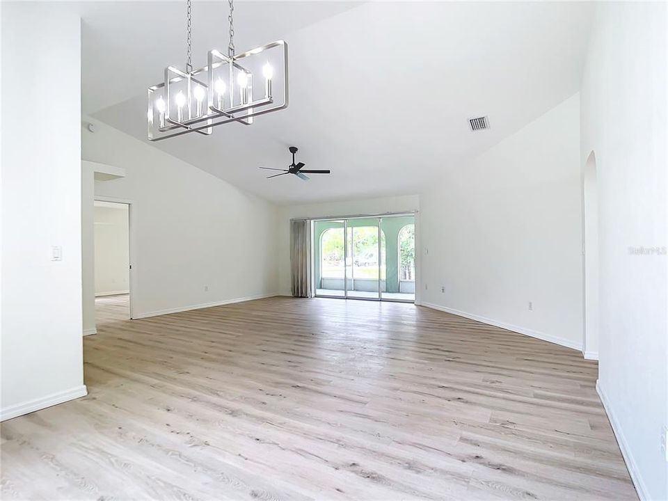 For Sale: $345,000 (3 beds, 2 baths, 1637 Square Feet)