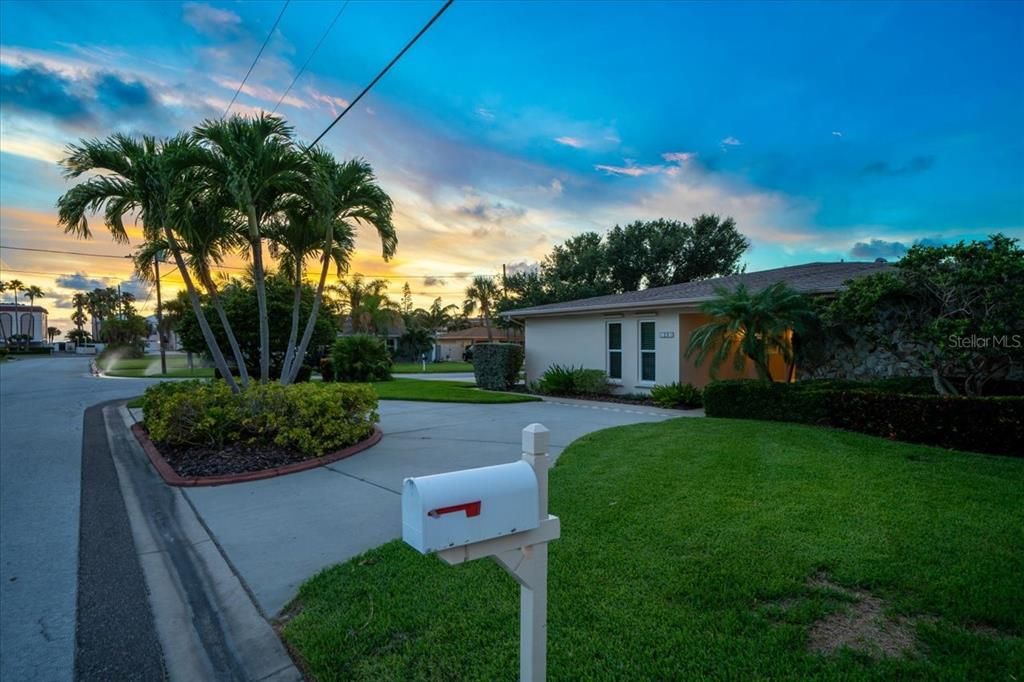 For Sale: $2,250,000 (4 beds, 2 baths, 2214 Square Feet)