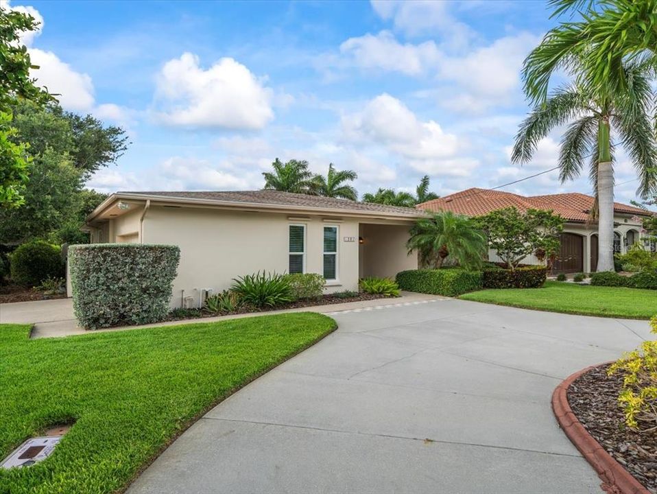 For Sale: $2,250,000 (4 beds, 2 baths, 2214 Square Feet)