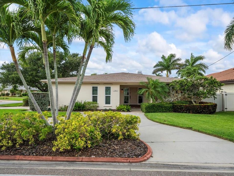 For Sale: $2,250,000 (4 beds, 2 baths, 2214 Square Feet)