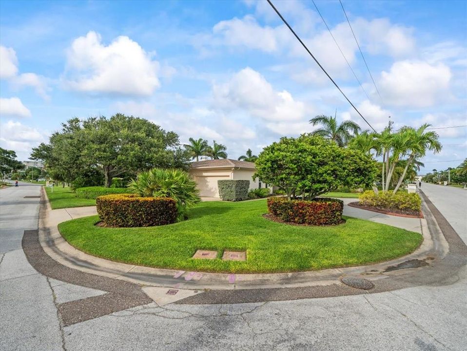 For Sale: $2,250,000 (4 beds, 2 baths, 2214 Square Feet)