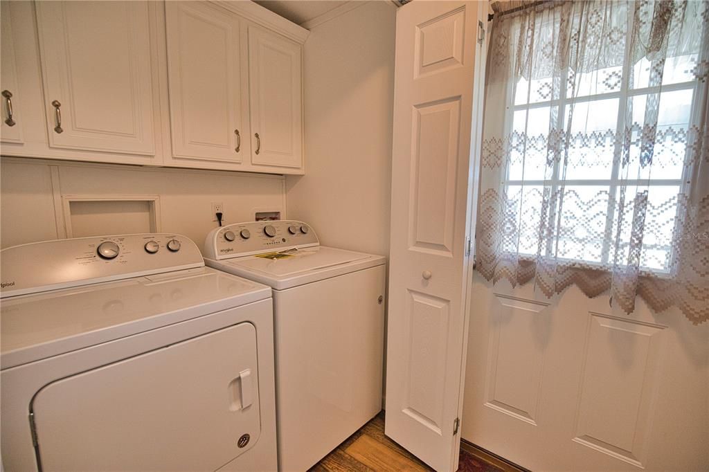 For Sale: $275,000 (2 beds, 2 baths, 1392 Square Feet)