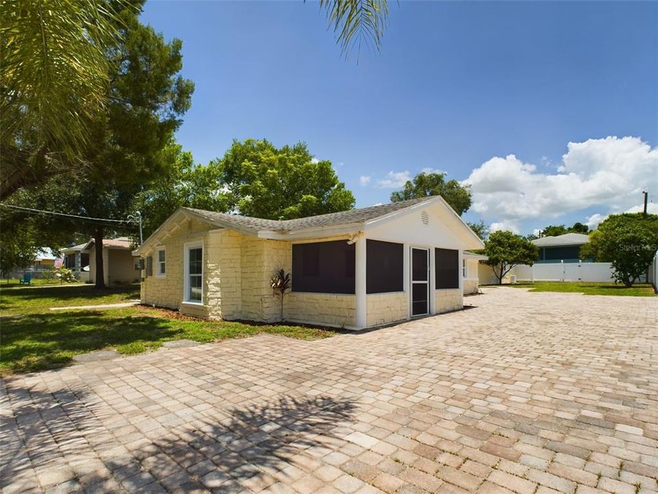 For Sale: $259,900 (4 beds, 2 baths, 1343 Square Feet)