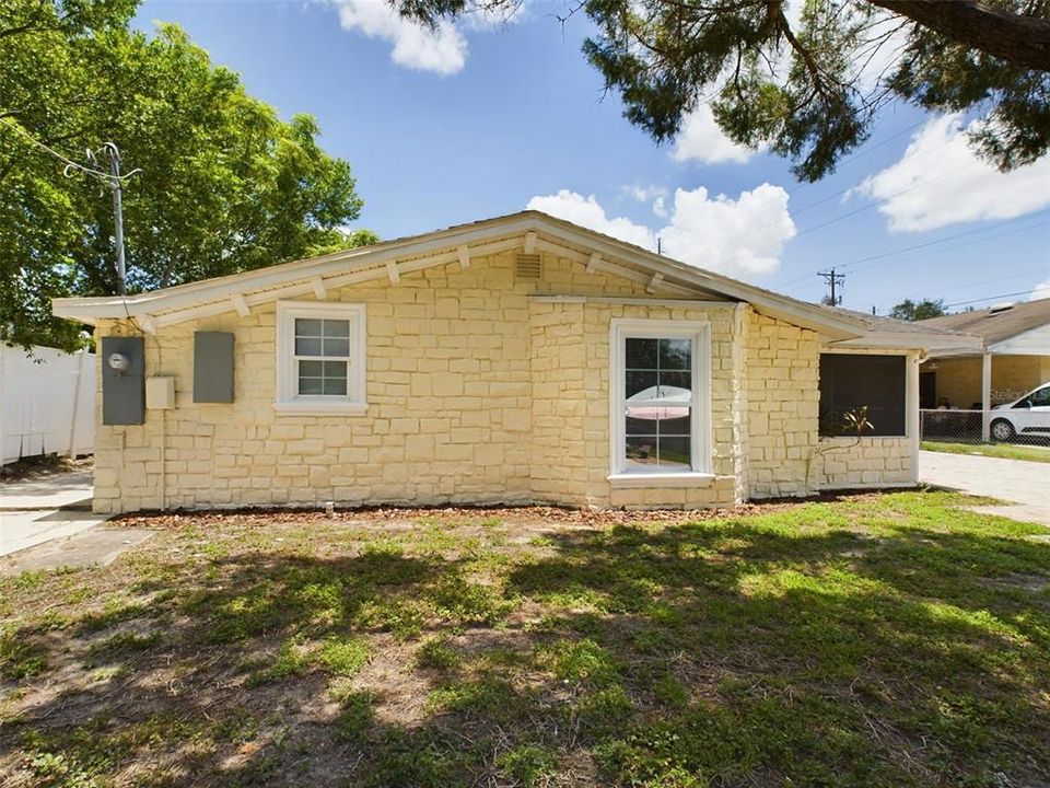 Active With Contract: $249,900 (4 beds, 2 baths, 1343 Square Feet)