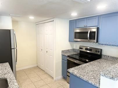 For Rent: $1,750 (3 beds, 2 baths, 1811 Square Feet)