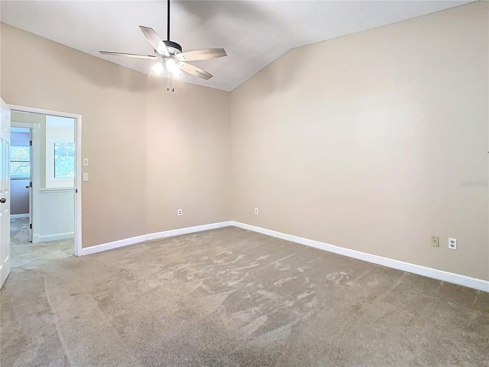 For Sale: $314,900 (2 beds, 2 baths, 1689 Square Feet)