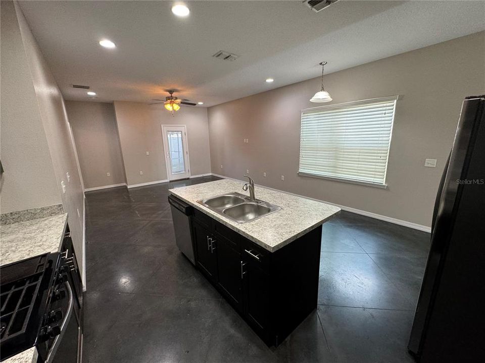 For Sale: $289,900 (4 beds, 2 baths, 1728 Square Feet)