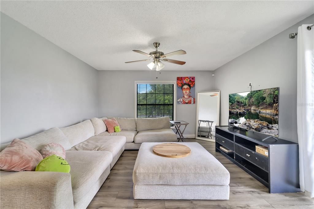 For Sale: $248,000 (3 beds, 2 baths, 1117 Square Feet)
