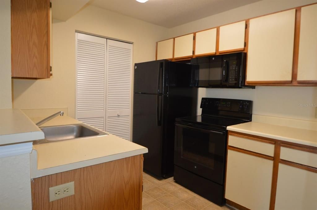 For Sale: $155,000 (1 beds, 1 baths, 627 Square Feet)