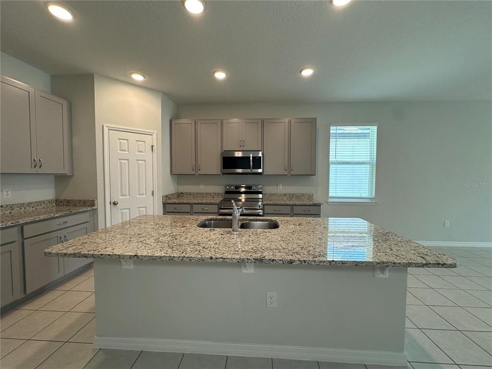 For Rent: $2,475 (4 beds, 2 baths, 1791 Square Feet)