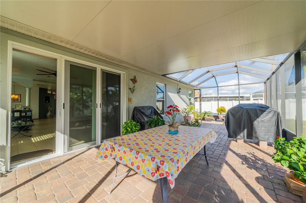 For Sale: $399,900 (3 beds, 2 baths, 2136 Square Feet)