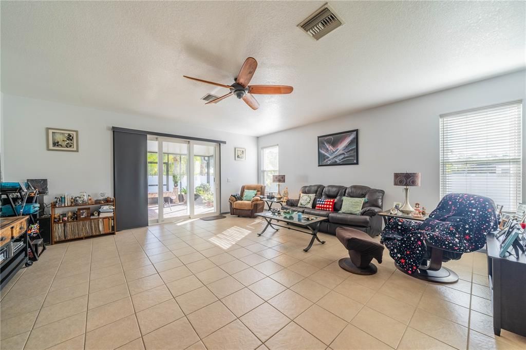 For Sale: $399,900 (3 beds, 2 baths, 2136 Square Feet)