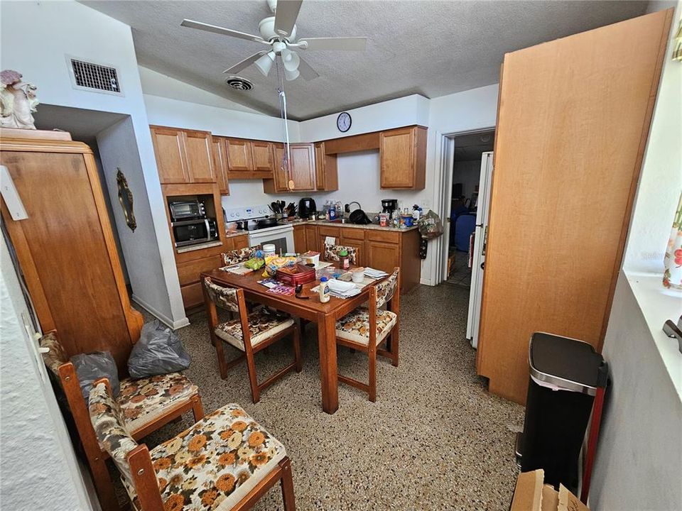 En Venta: $329,000 (4 camas, 2 baños, 1438 Pies cuadrados)