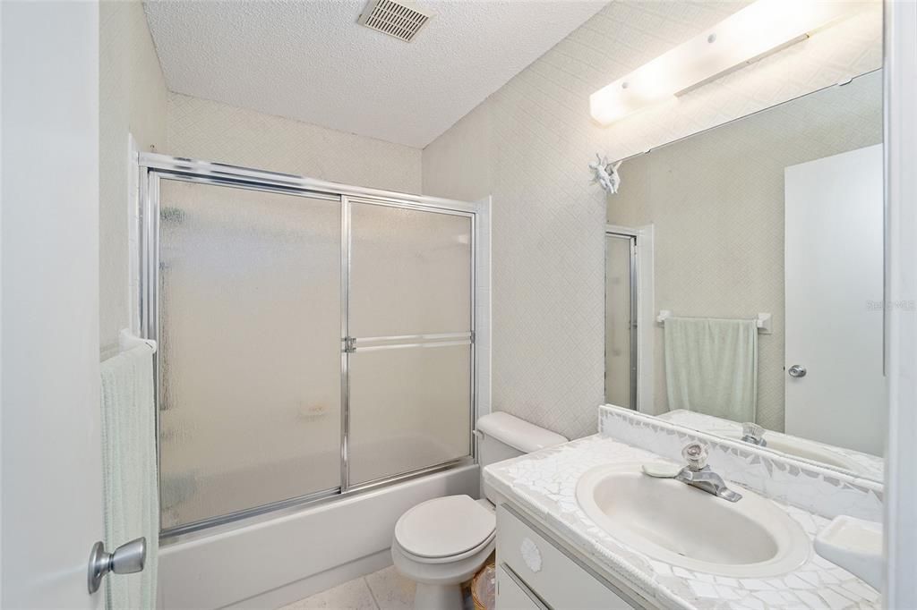 待售: $160,000 (2 贝兹, 2 浴室, 1409 平方英尺)