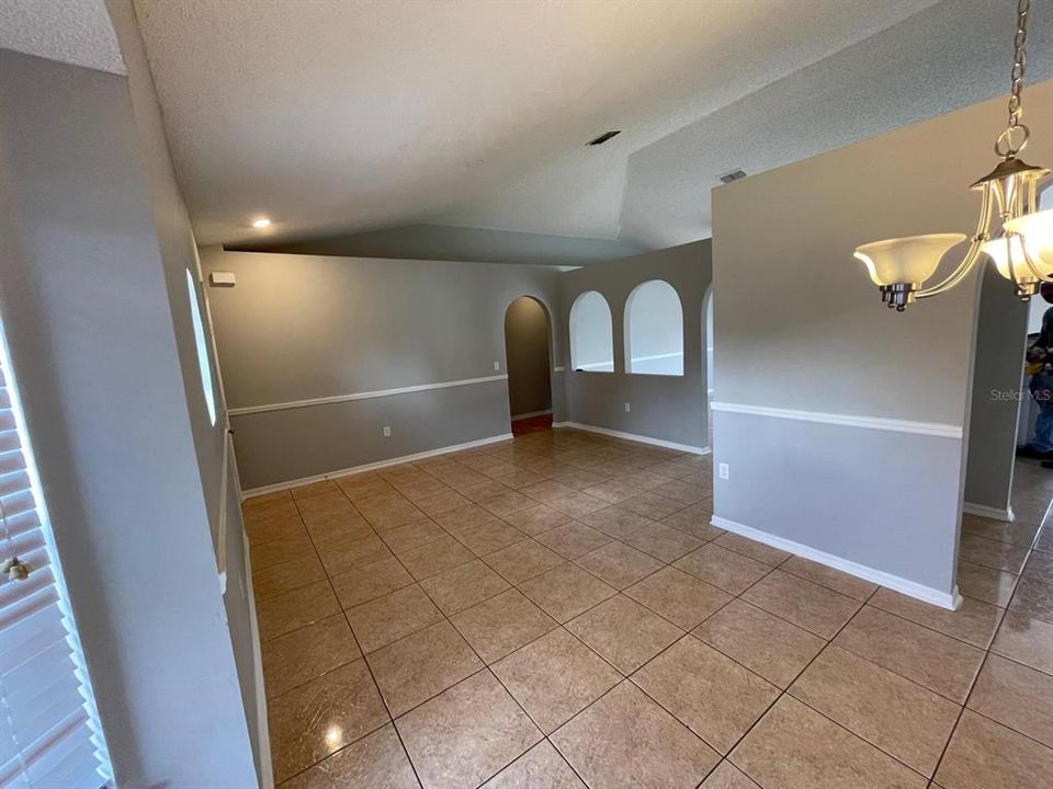 For Rent: $1,800 (4 beds, 2 baths, 1704 Square Feet)