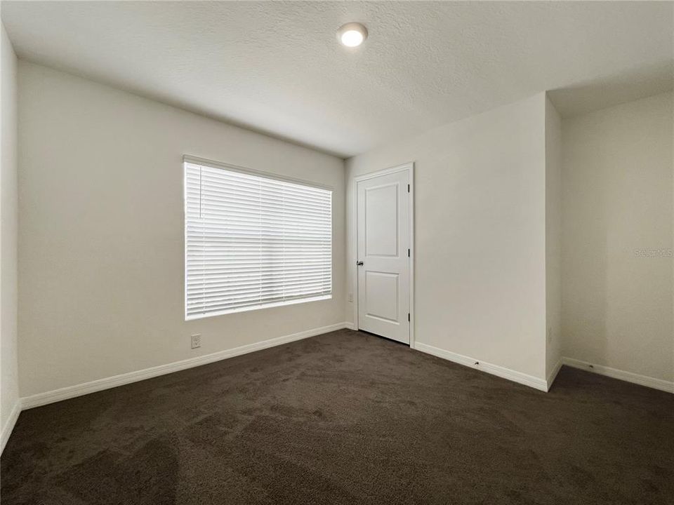 For Rent: $2,400 (4 beds, 2 baths, 1828 Square Feet)