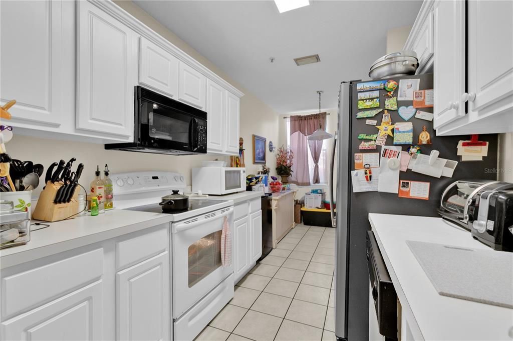 For Sale: $230,989 (3 beds, 3 baths, 1550 Square Feet)