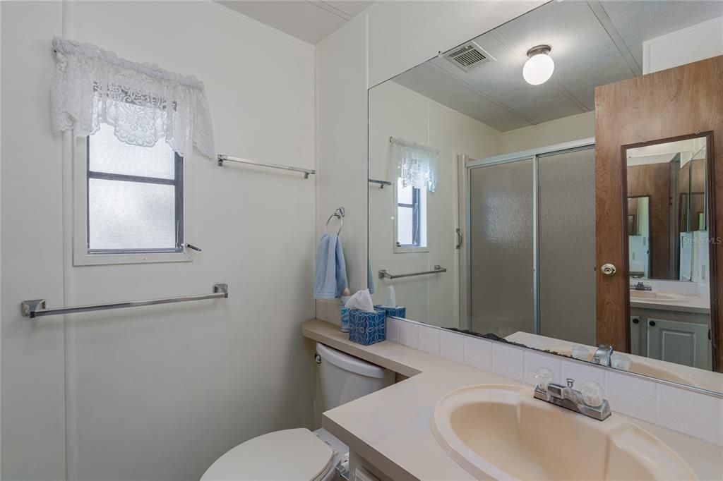 For Sale: $132,000 (2 beds, 2 baths, 936 Square Feet)