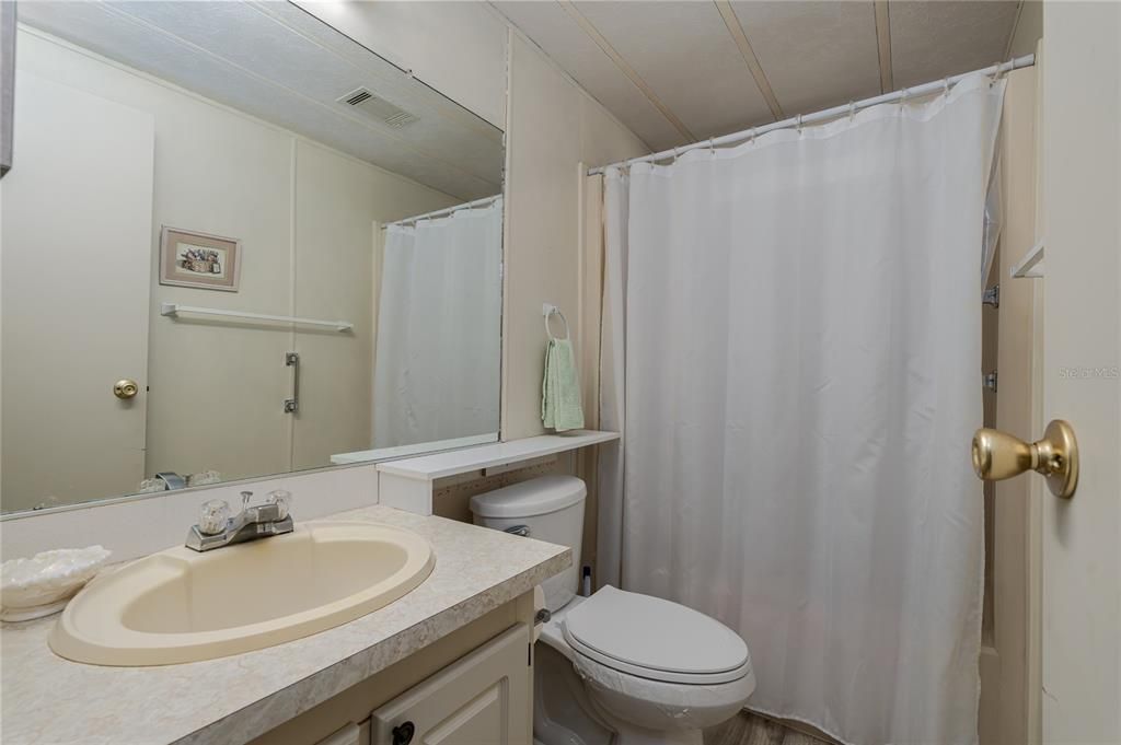 For Sale: $132,000 (2 beds, 2 baths, 936 Square Feet)