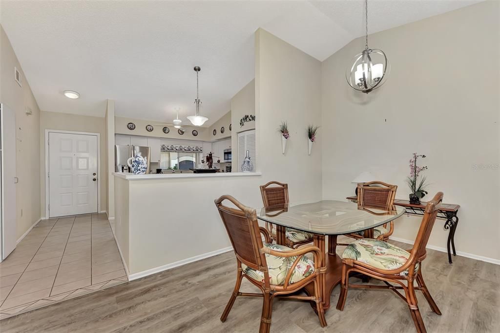 For Sale: $274,900 (2 beds, 2 baths, 1170 Square Feet)