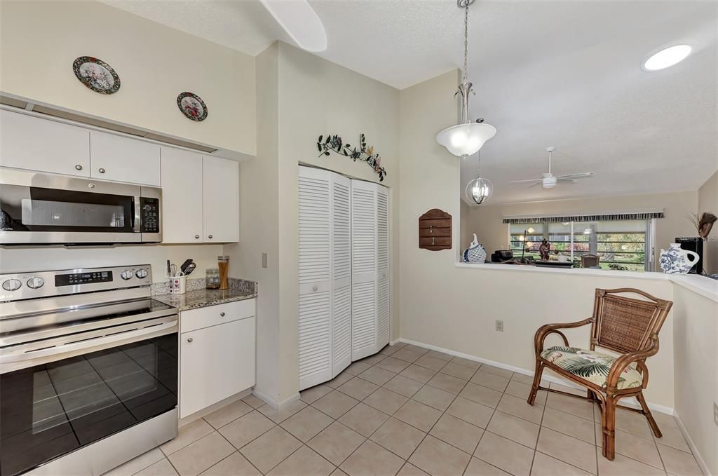 For Sale: $274,900 (2 beds, 2 baths, 1170 Square Feet)