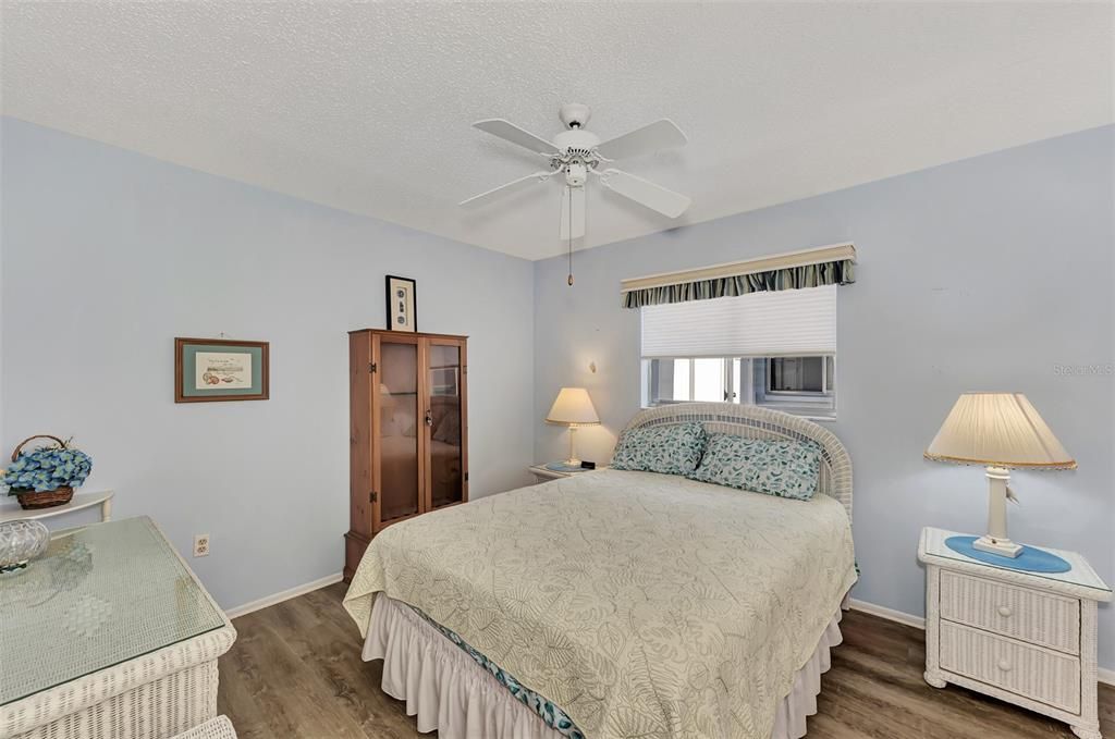For Sale: $274,900 (2 beds, 2 baths, 1170 Square Feet)