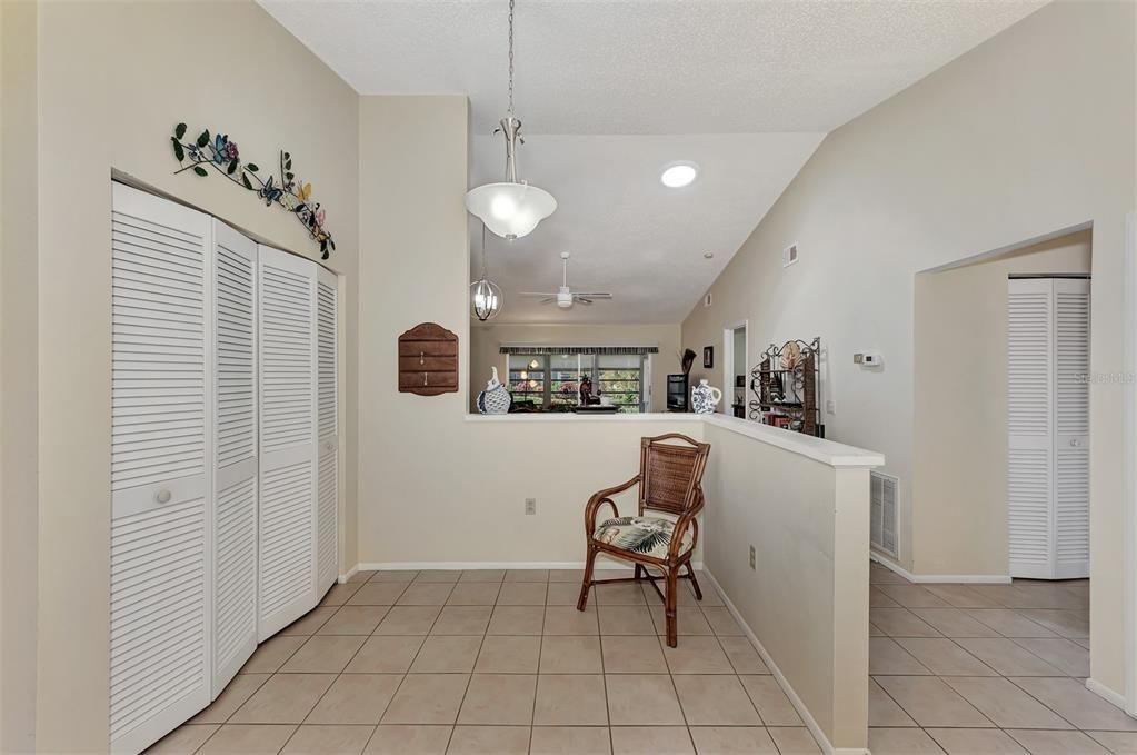 For Sale: $274,900 (2 beds, 2 baths, 1170 Square Feet)