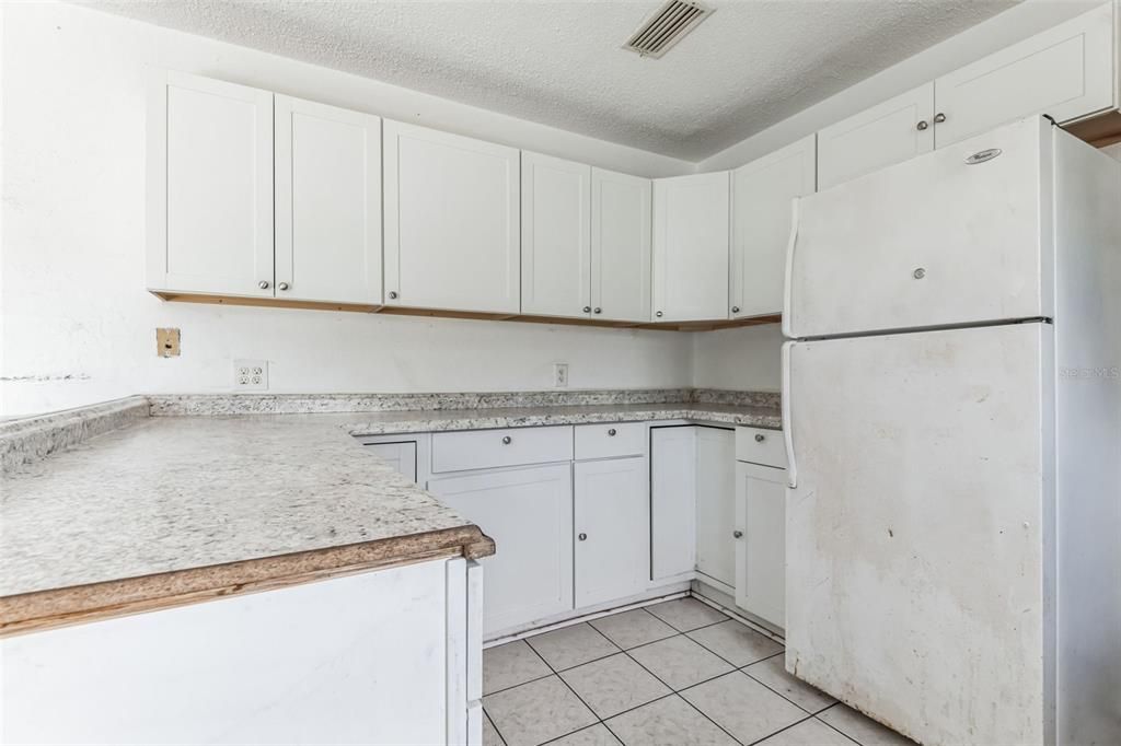 For Sale: $199,900 (3 beds, 1 baths, 1295 Square Feet)