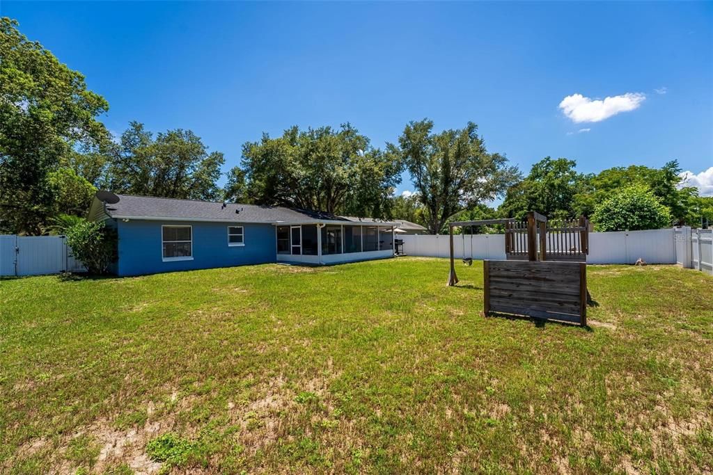 For Sale: $285,000 (3 beds, 2 baths, 1225 Square Feet)