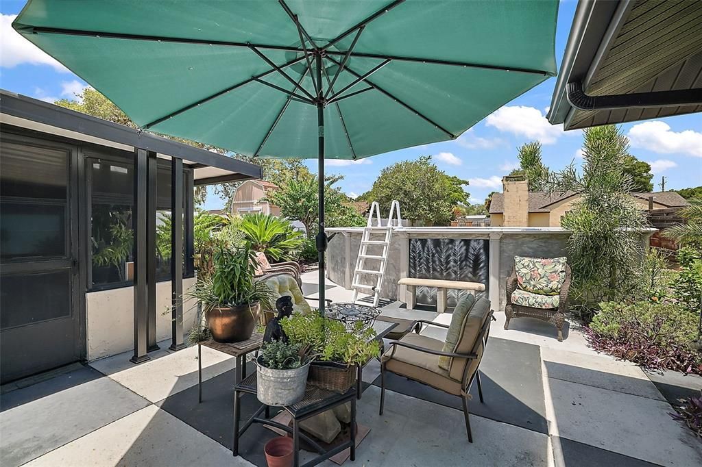 Active With Contract: $349,800 (3 beds, 2 baths, 1748 Square Feet)