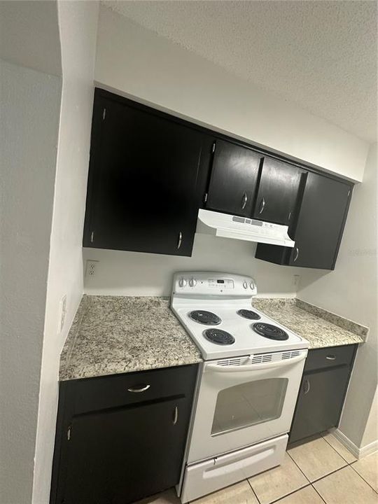 For Rent: $1,295 (2 beds, 1 baths, 1041 Square Feet)