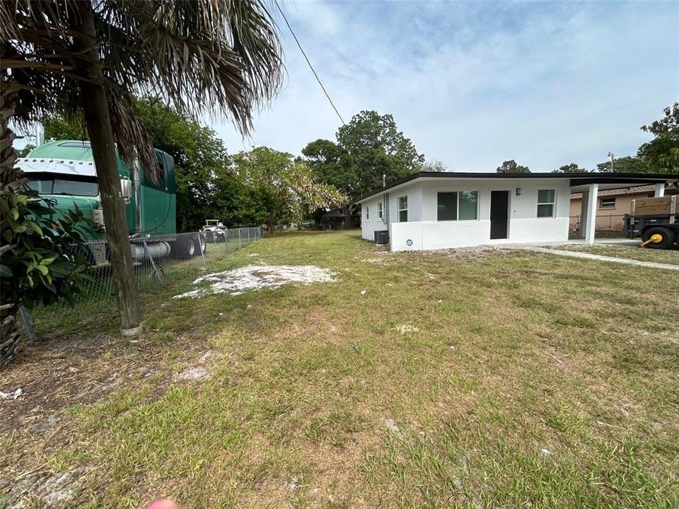 For Sale: $275,000 (3 beds, 1 baths, 700 Square Feet)
