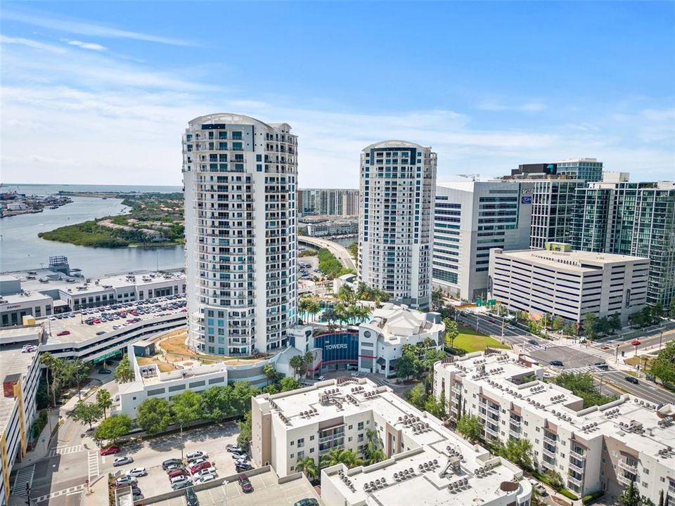 For Sale: $1,300,000 (2 beds, 2 baths, 1571 Square Feet)