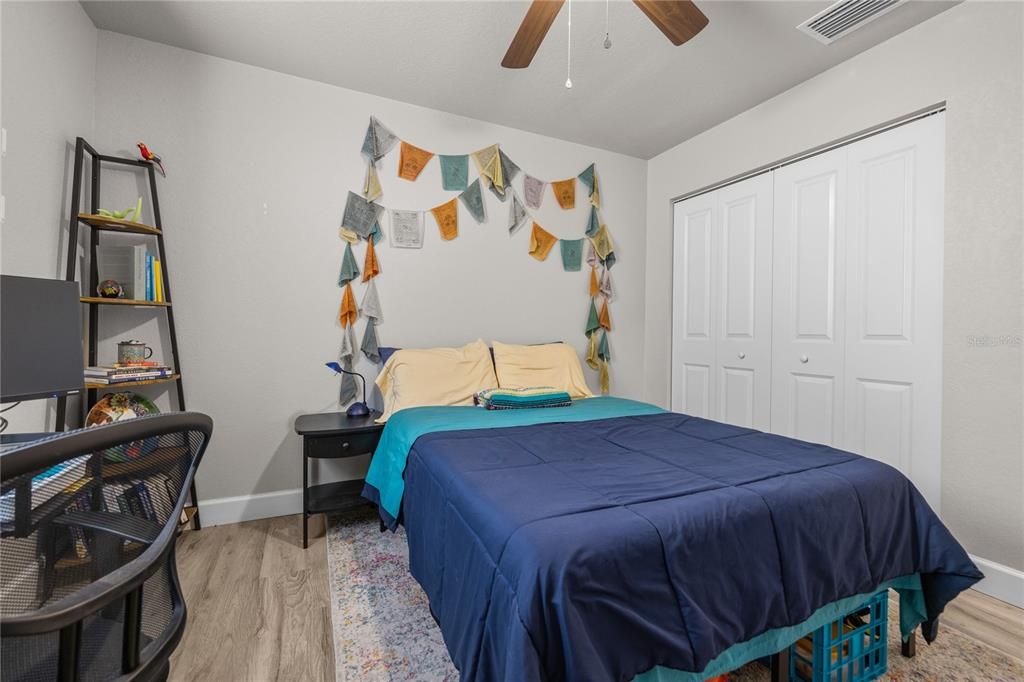 Active With Contract: $299,900 (3 beds, 2 baths, 1399 Square Feet)