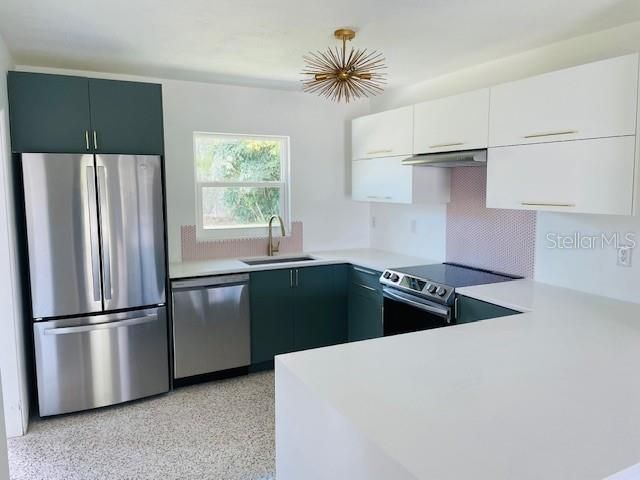Active With Contract: $1,850 (2 beds, 1 baths, 1000 Square Feet)