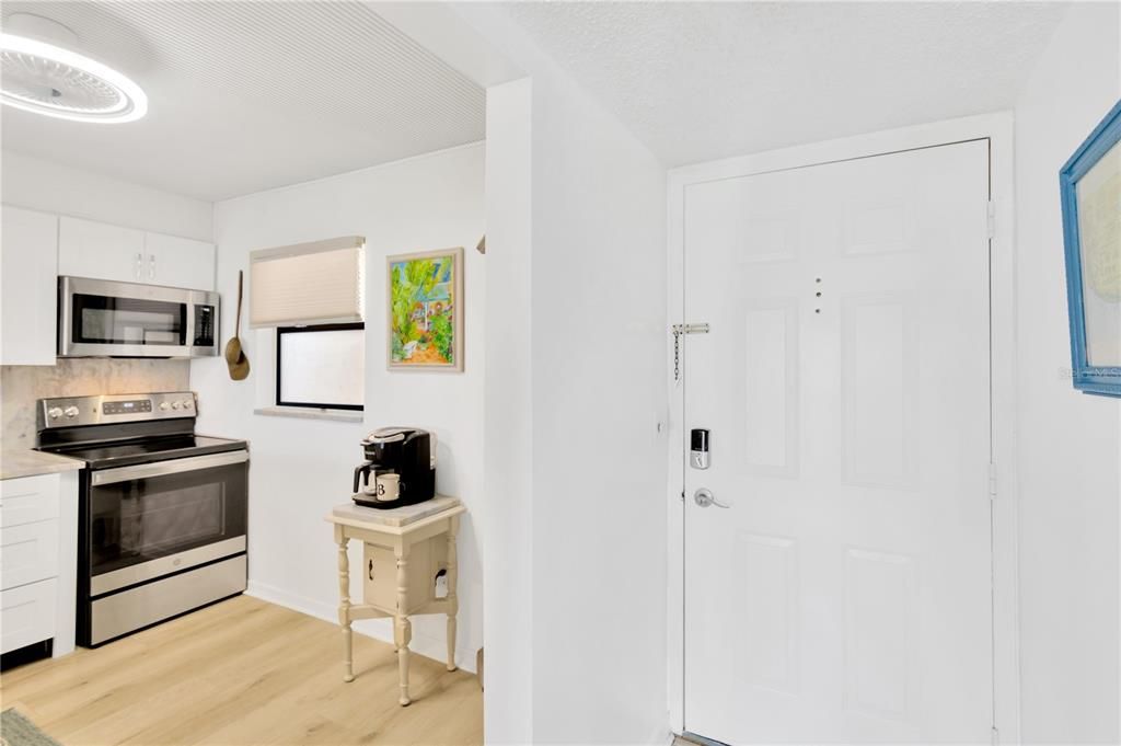 For Sale: $329,500 (1 beds, 1 baths, 915 Square Feet)