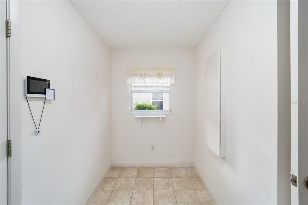 The laundry room as additional space to make your own.