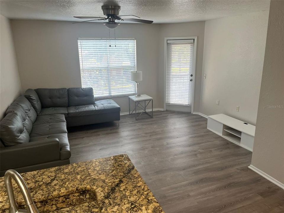 For Rent: $1,400 (1 beds, 1 baths, 665 Square Feet)