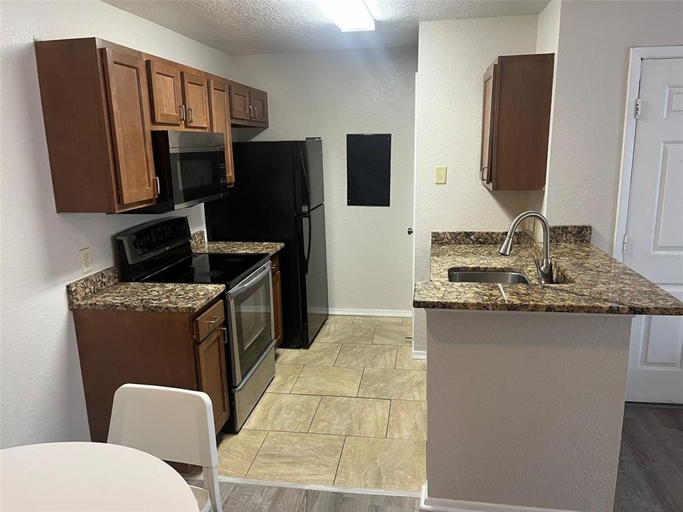 For Rent: $1,400 (1 beds, 1 baths, 665 Square Feet)