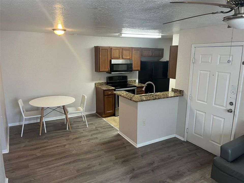 For Rent: $1,400 (1 beds, 1 baths, 665 Square Feet)