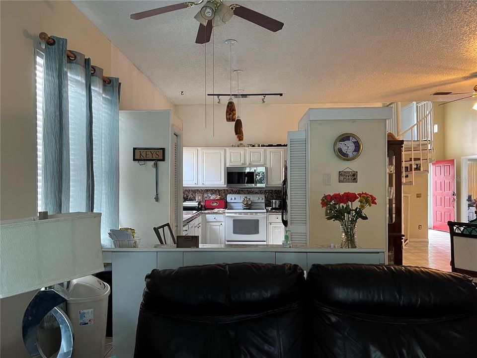 For Sale: $395,000 (4 beds, 2 baths, 1713 Square Feet)