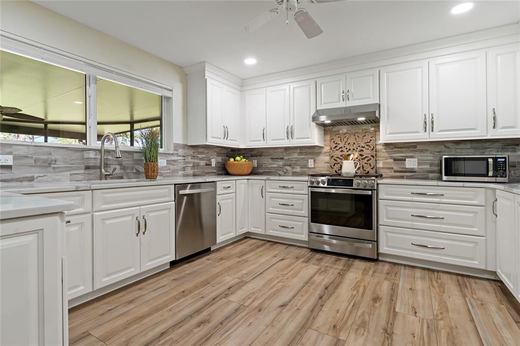 BEAUTIFUL TILE BACKSPLASH!