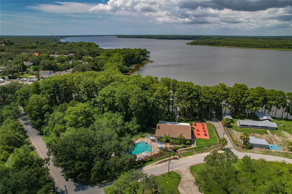 COMMUNITY LODGE ON LAKE TARPON!