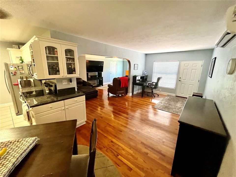 Active With Contract: $389,900 (2 beds, 1 baths, 1103 Square Feet)