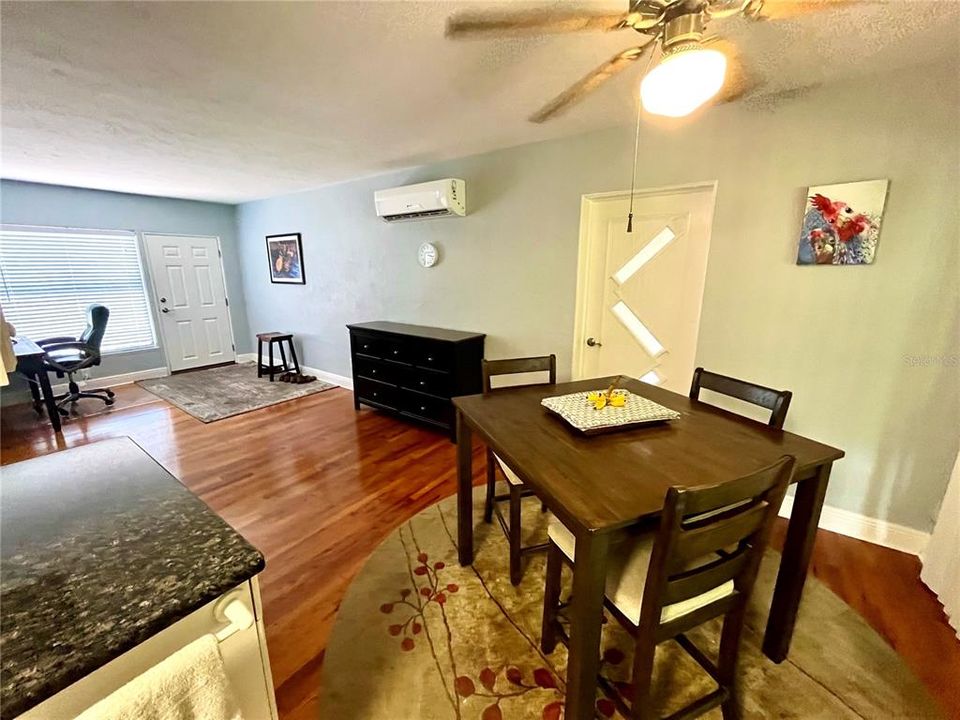 For Sale: $389,900 (2 beds, 1 baths, 1103 Square Feet)