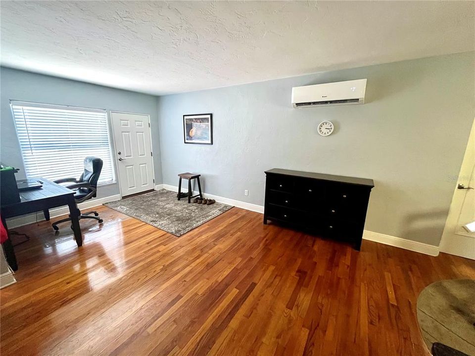 Active With Contract: $389,900 (2 beds, 1 baths, 1103 Square Feet)