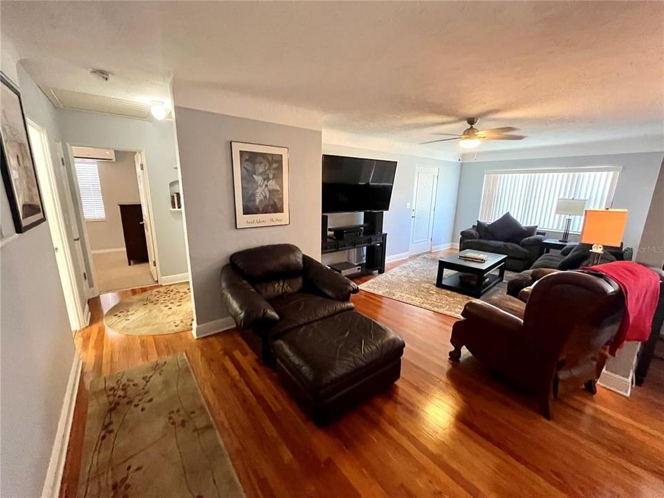 Active With Contract: $389,900 (2 beds, 1 baths, 1103 Square Feet)